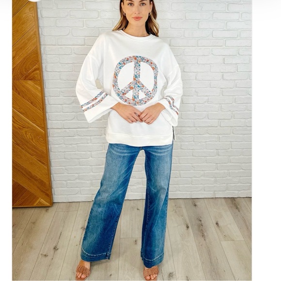 Tops - VGUC Peace, Love, and Flowers Peace Sign Top White Sweatshirt Oversized Medium